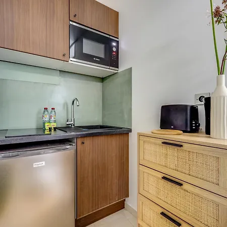 Montmartre L Center & Historic Sacre-coeur Apartment