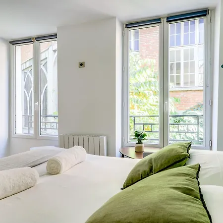 Montmartre L Center & Historic Sacre-coeur Apartment *