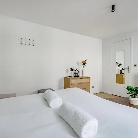 Apartment Montmartre L Center & Historic Sacre-coeur Paris