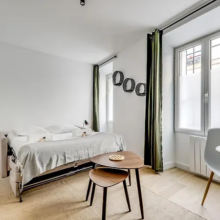 Montmartre L Center & Historic Sacre-coeur Apartment *