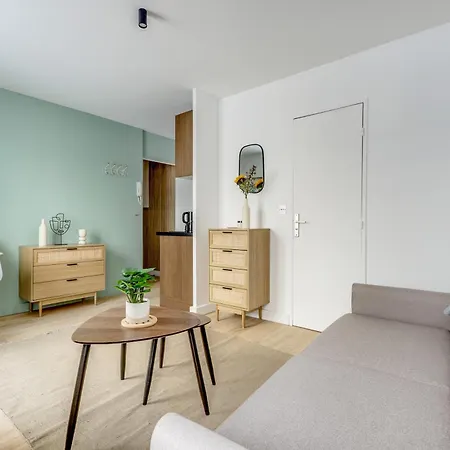 Montmartre L Center & Historic Sacre-coeur Apartment