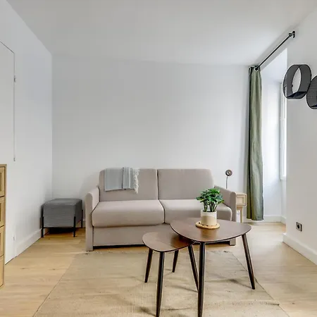 Montmartre L Center & Historic Sacre-coeur Apartment *