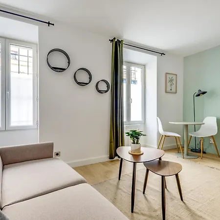 Montmartre L Center & Historic Sacre-coeur Apartment *
